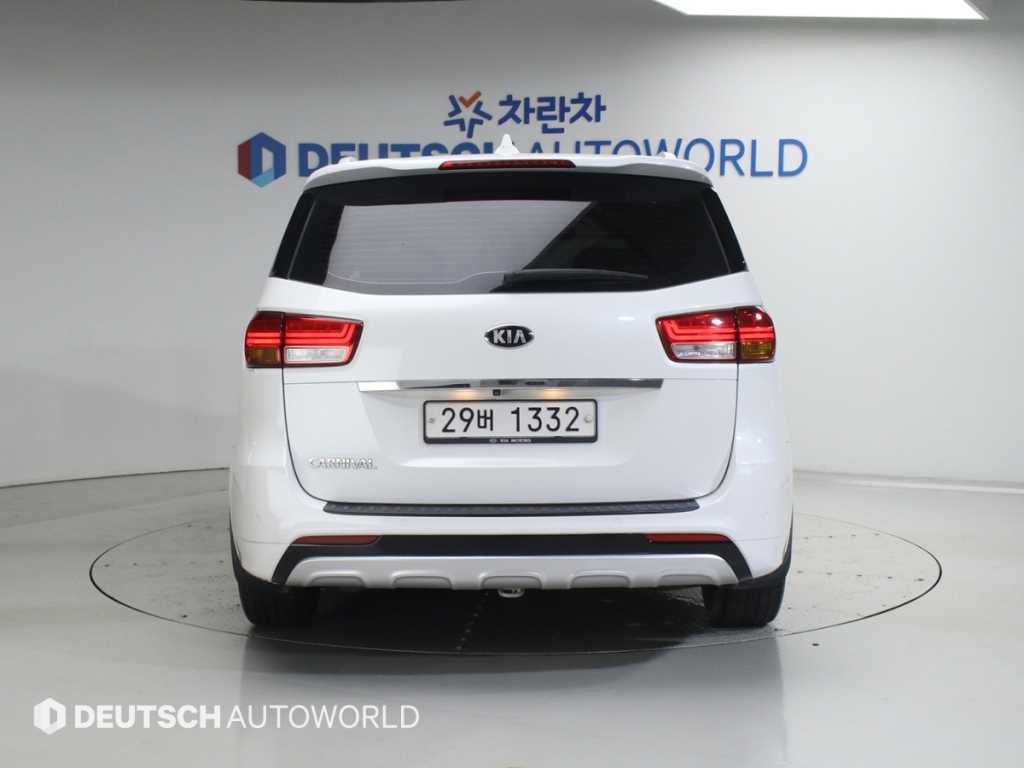 KIA Carnival - Vista 6