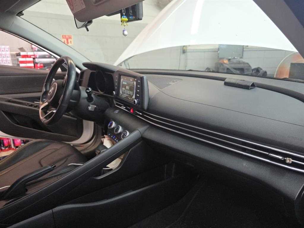 HYUNDAI Avante - Vista 7