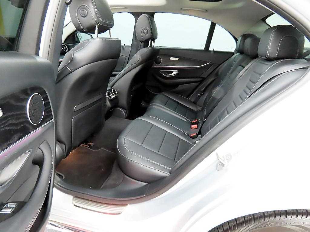 Mercedes Benz E class - Vista 8