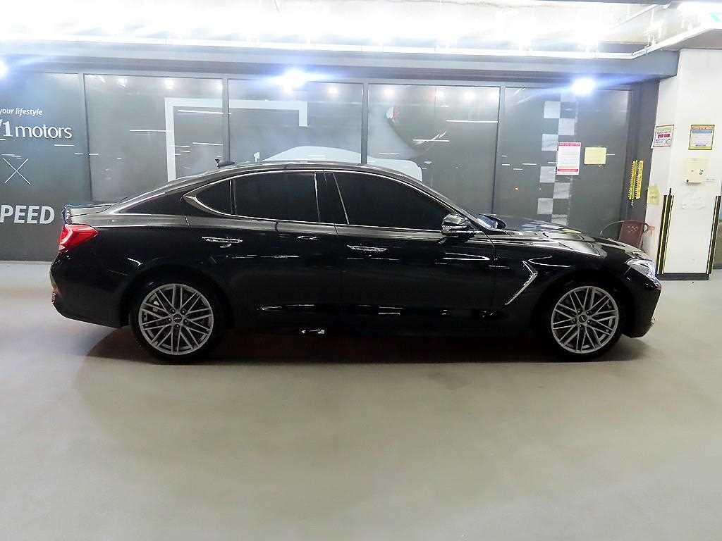 Genesis G70 - Vista 3