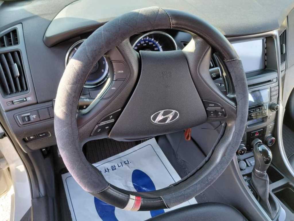 HYUNDAI Sonata - Vista 12