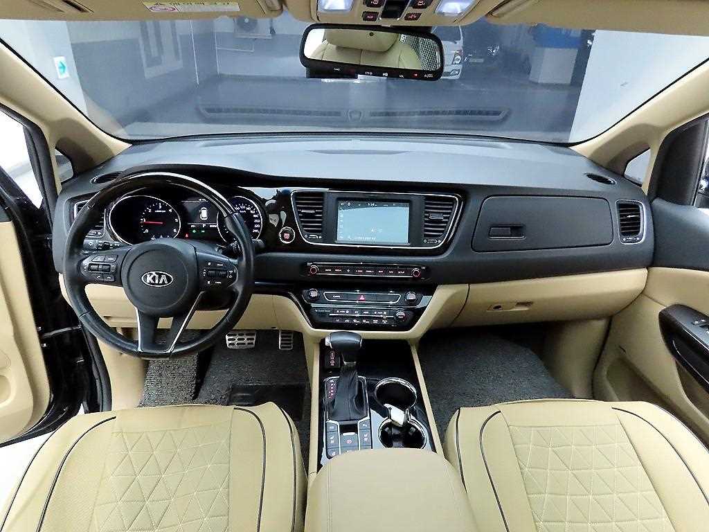 KIA Carnival - Vista 10