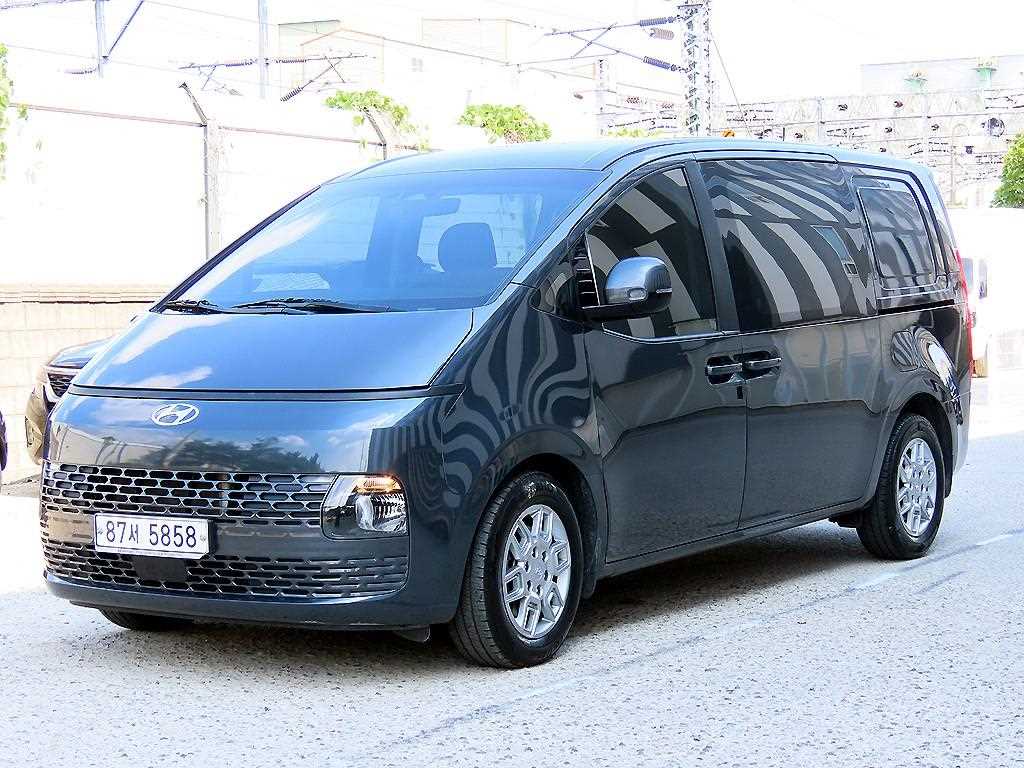 HYUNDAI Staria - Vista 2