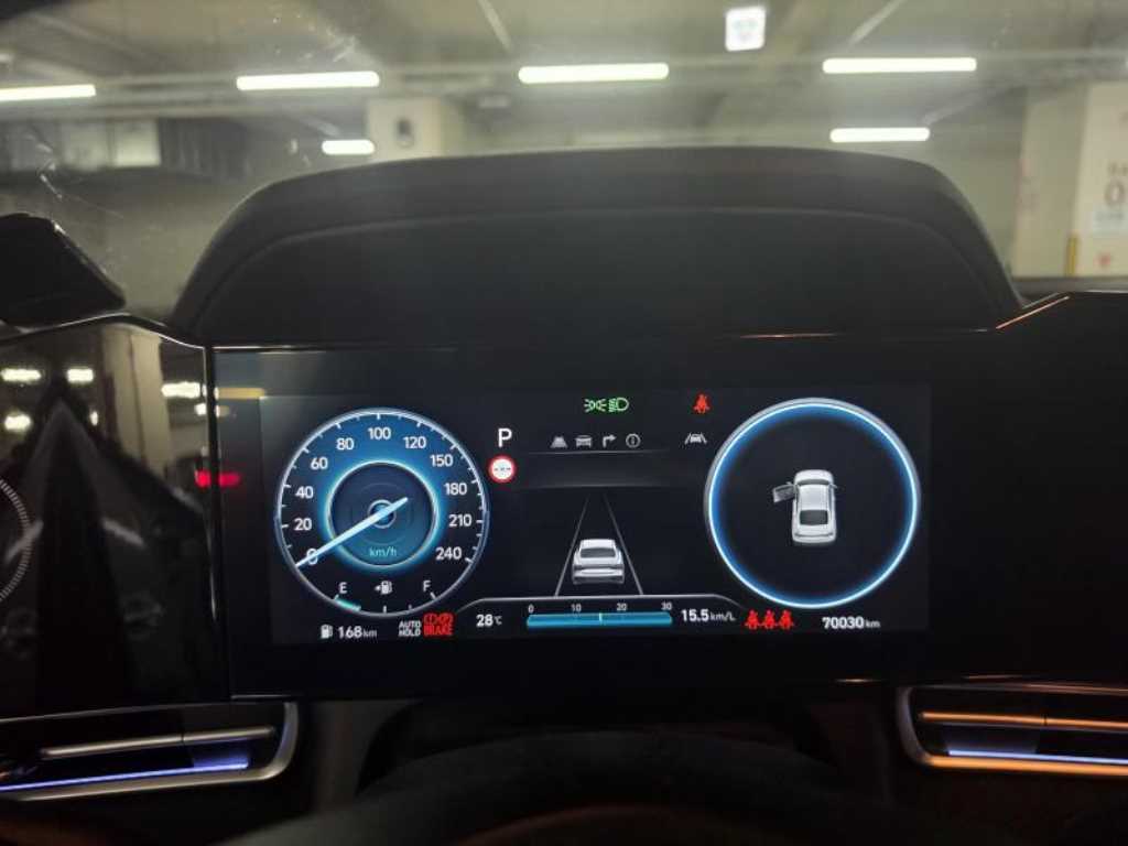 HYUNDAI Avante - Vista 10