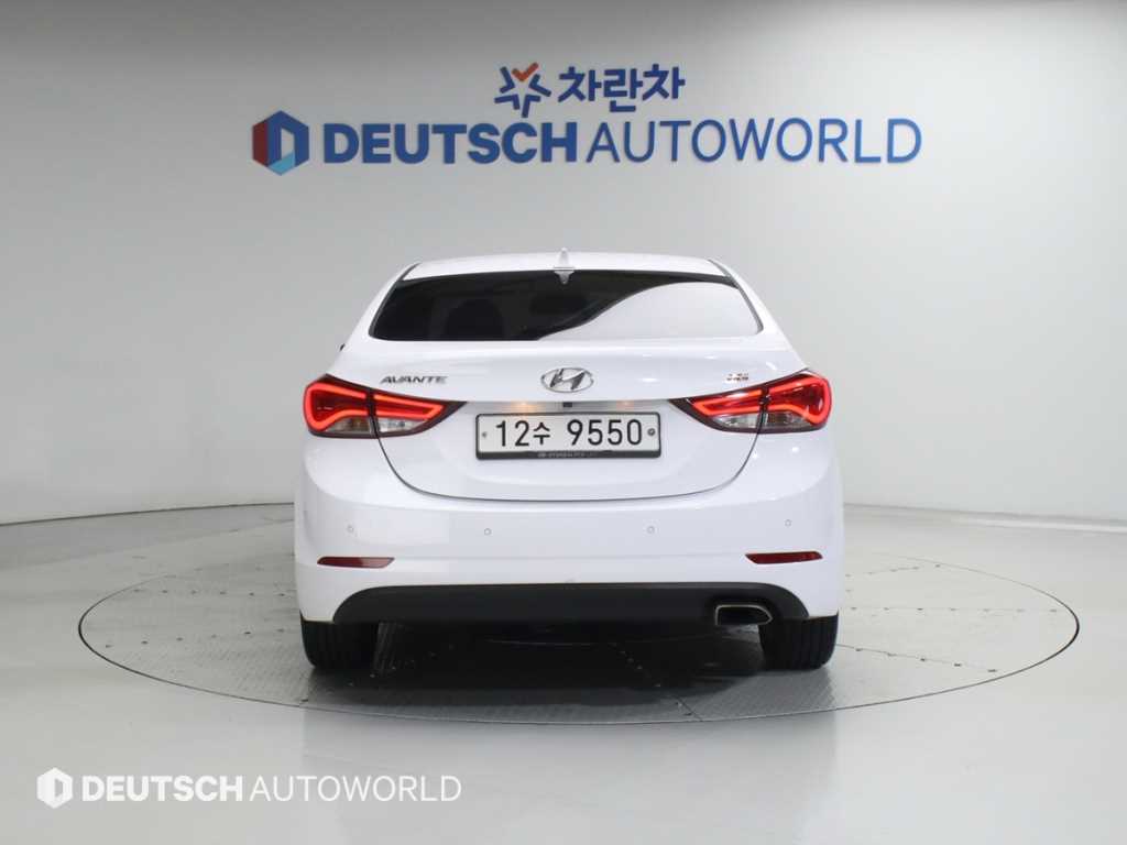 HYUNDAI Avante - Vista 6