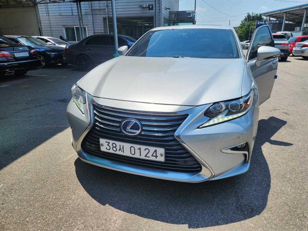 Lexus ES