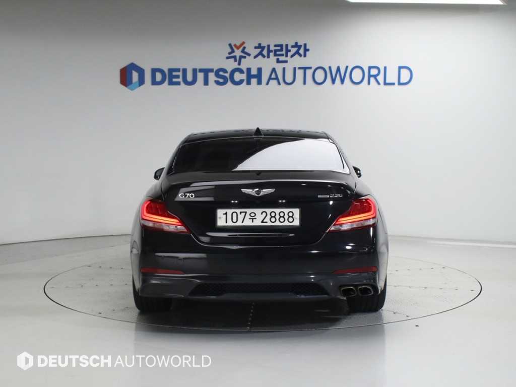 Genesis G70 - Vista 6