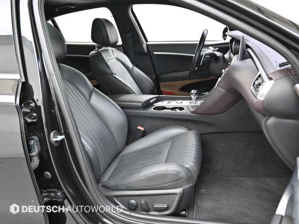 Genesis G70 - Vista 12