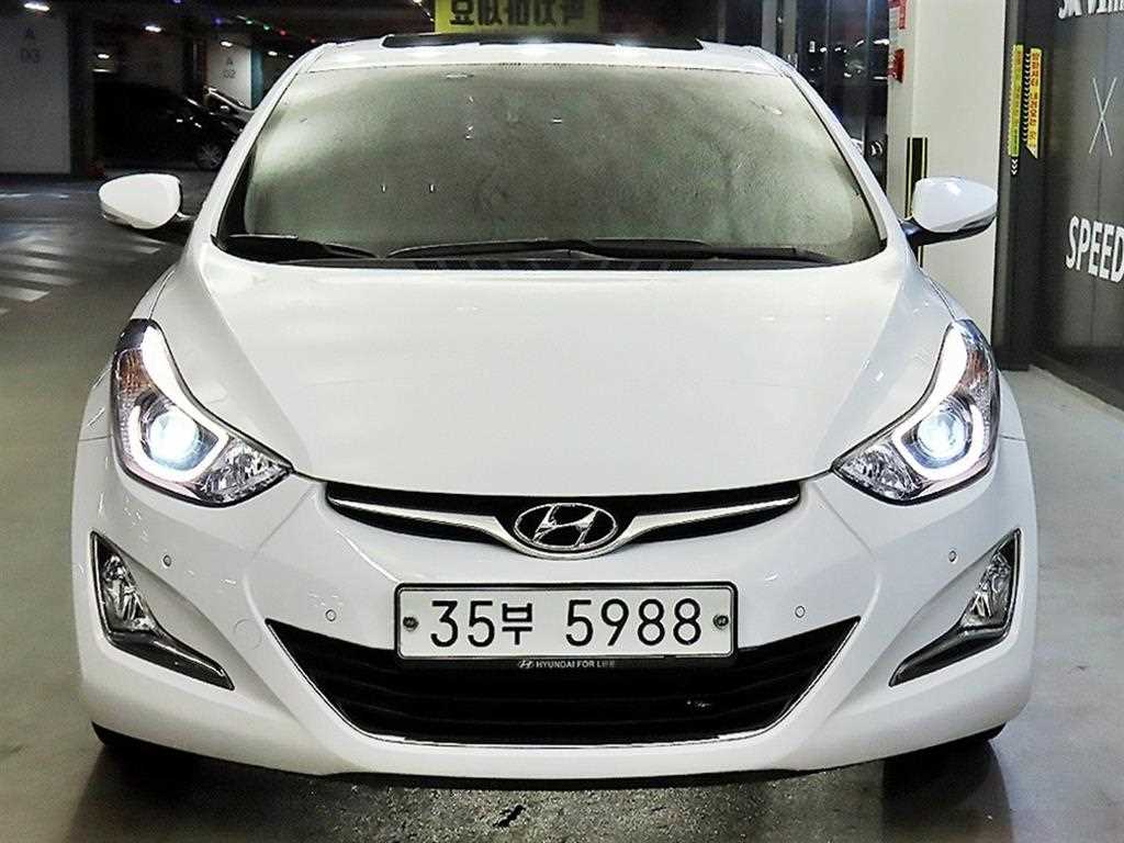 HYUNDAI Avante - Vista 2