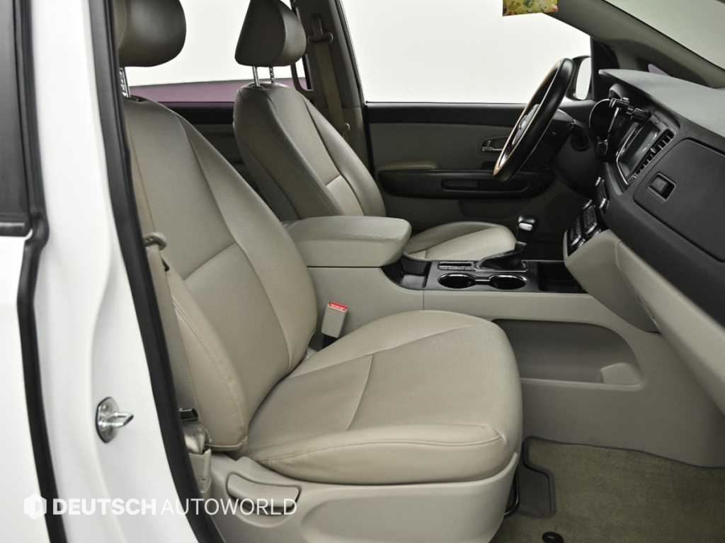 KIA Carnival - Vista 12