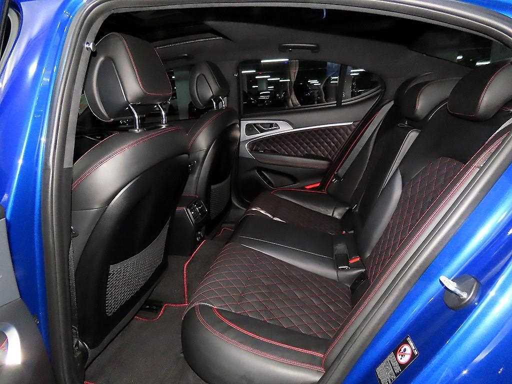 Genesis G70 - Vista 9