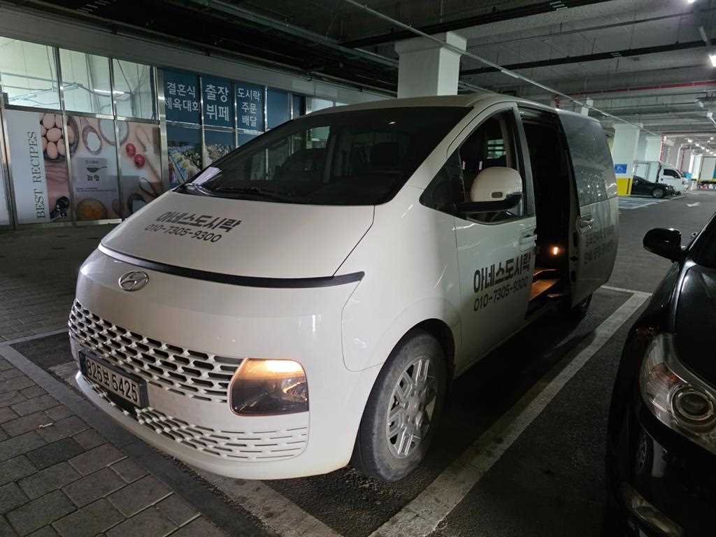 HYUNDAI Staria - Vista 2