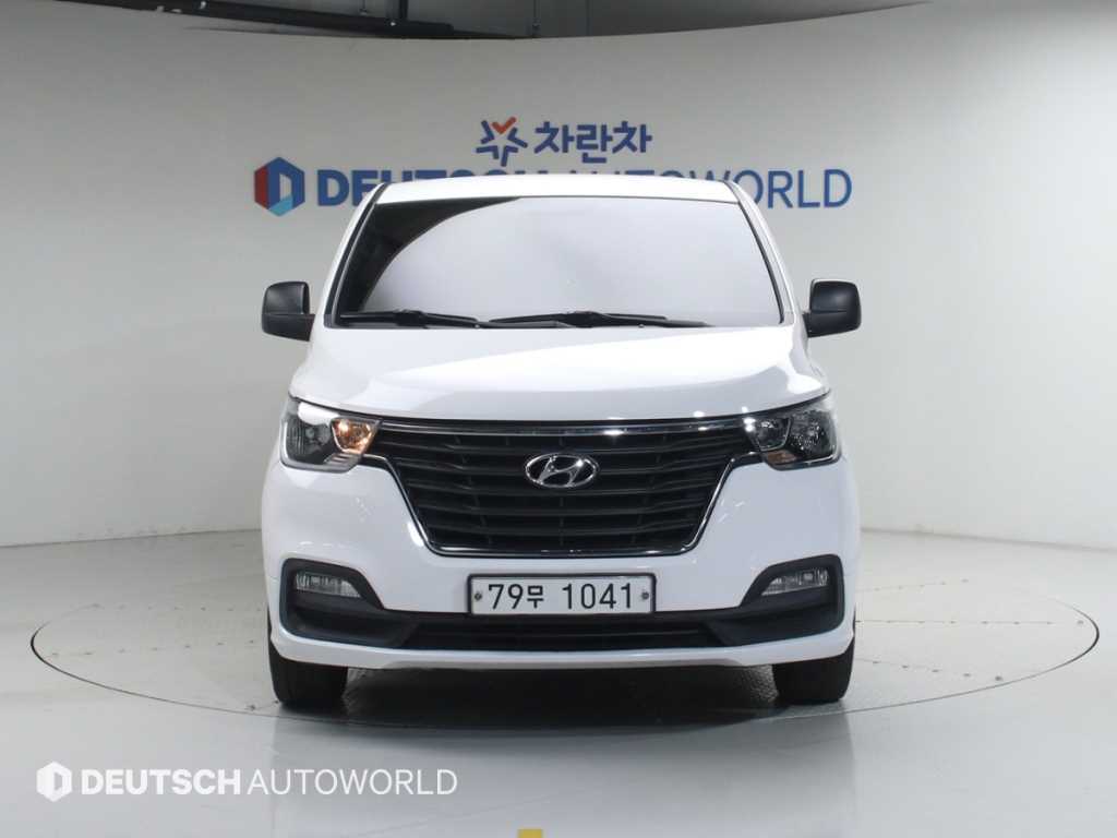 HYUNDAI Starex - Vista 3