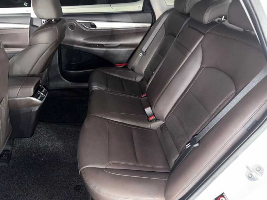 HYUNDAI Grandeur - Vista 9