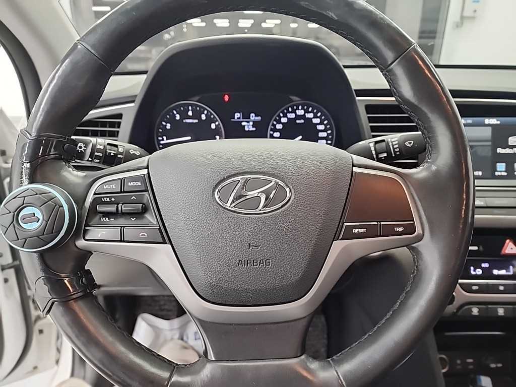 HYUNDAI Avante - Vista 12