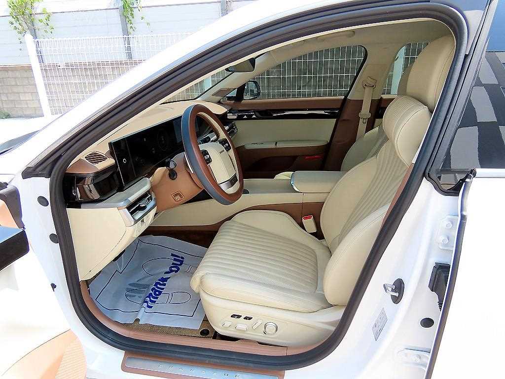 HYUNDAI Grandeur - Vista 7