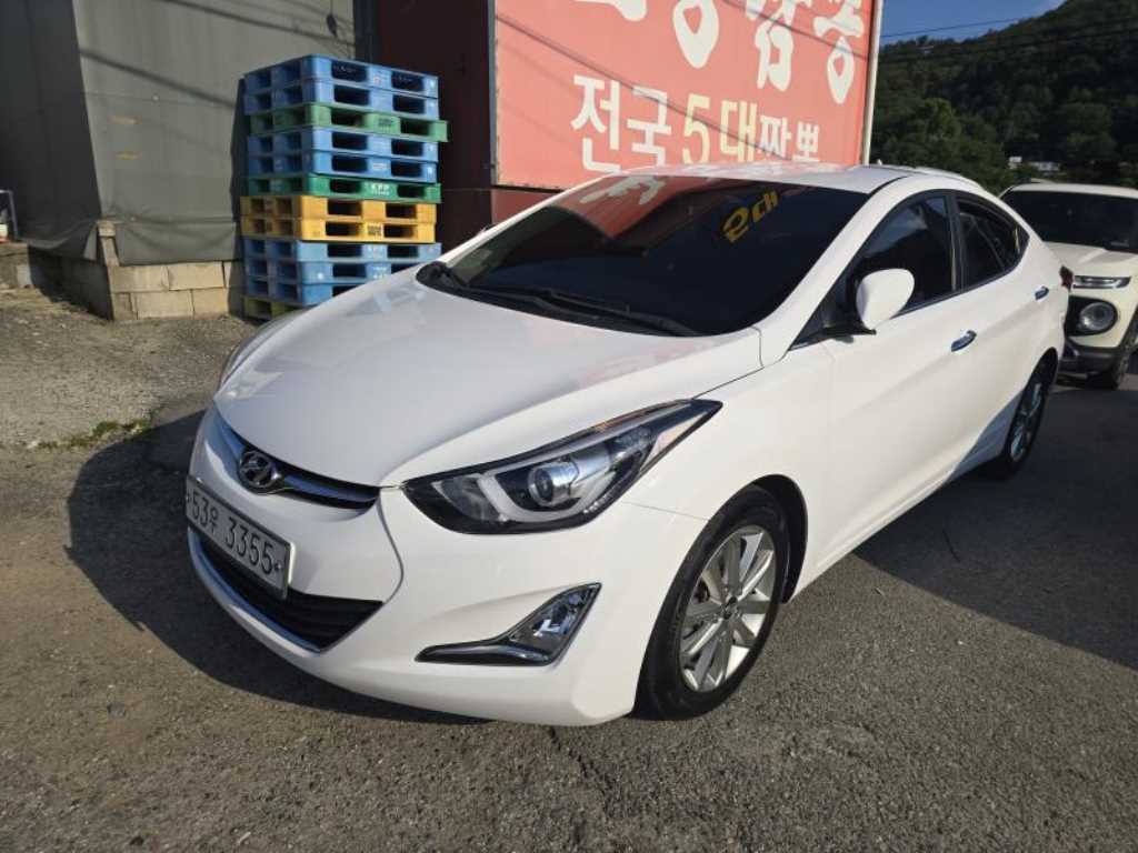 HYUNDAI Avante - Vista 3
