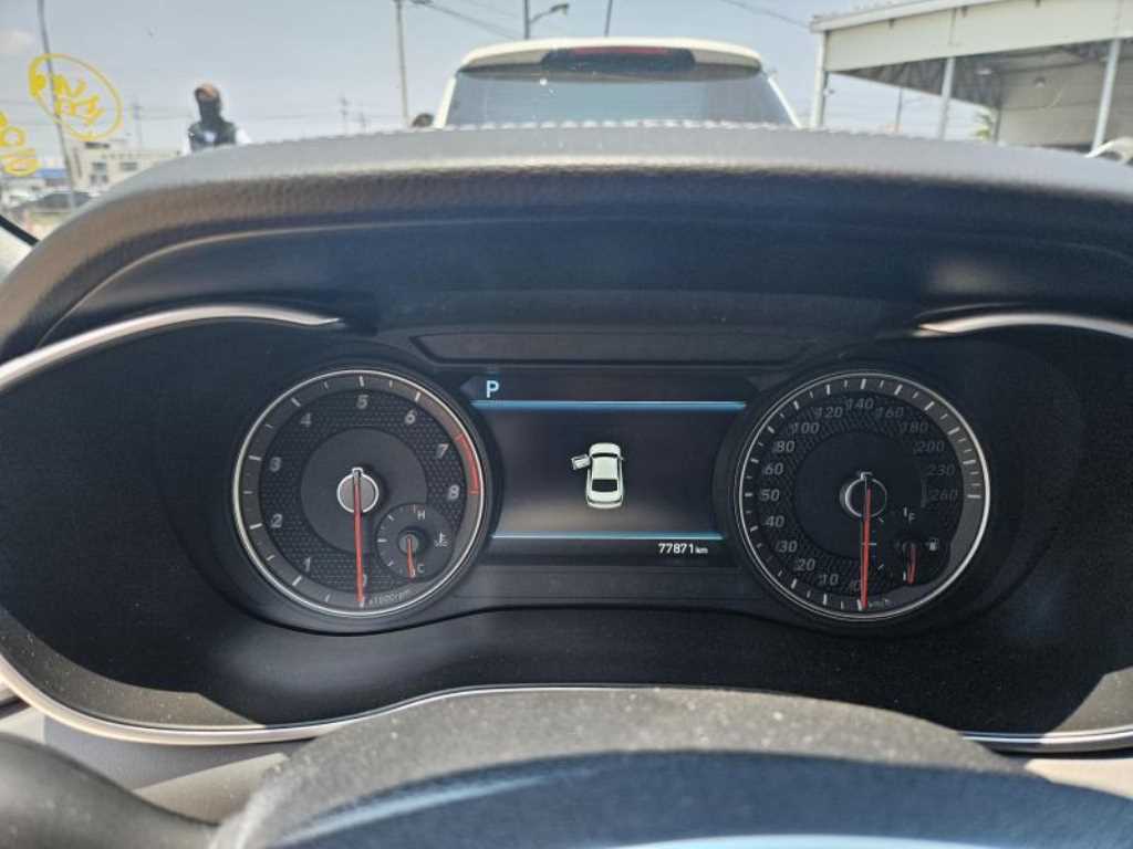 Genesis G70 - Vista 9