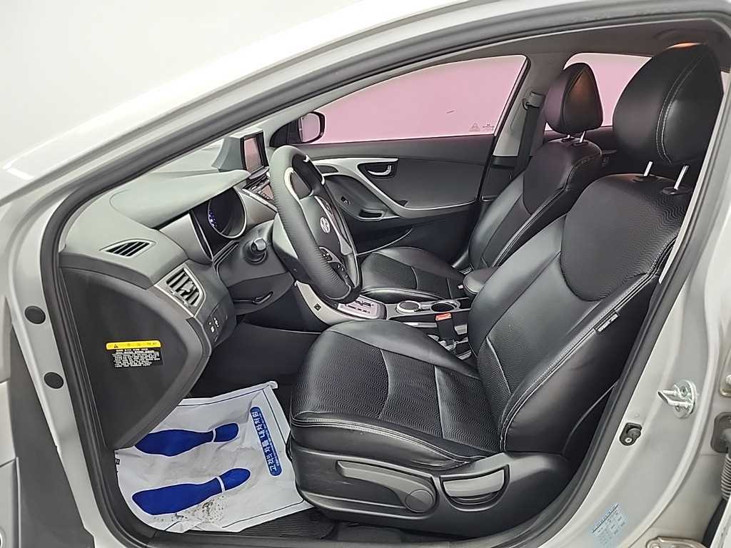 HYUNDAI Avante 2011 Plateado - Importación desde Corea - HF Imports Iquique - Foto 13