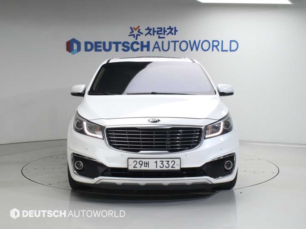 KIA Carnival - Vista 3
