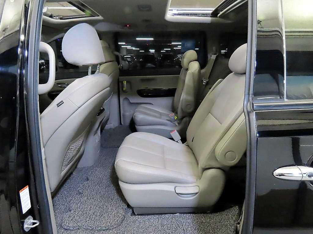 KIA Carnival - Vista 9