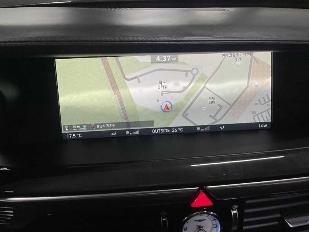 Genesis EQ900 - Vista 10