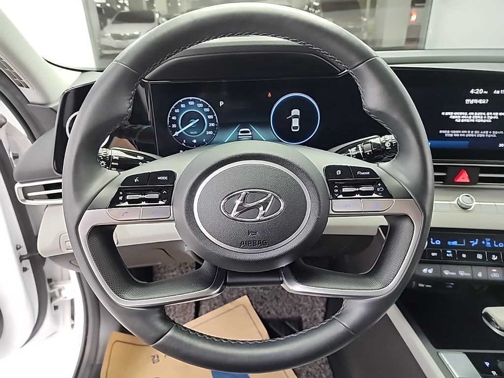HYUNDAI Avante - Vista 11