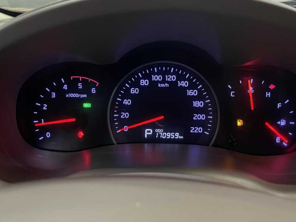 KIA Carnival - Vista 9