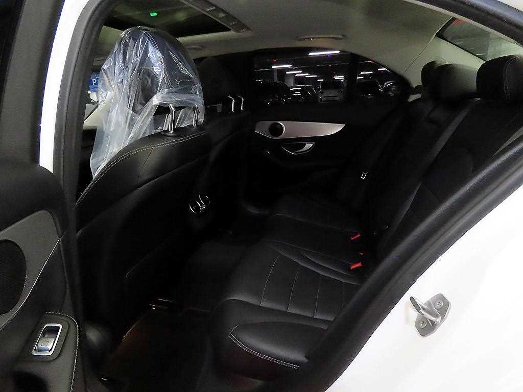 Mercedes Benz C Class - Vista 9