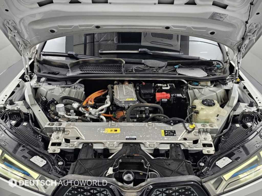 BMW iX - Vista 8