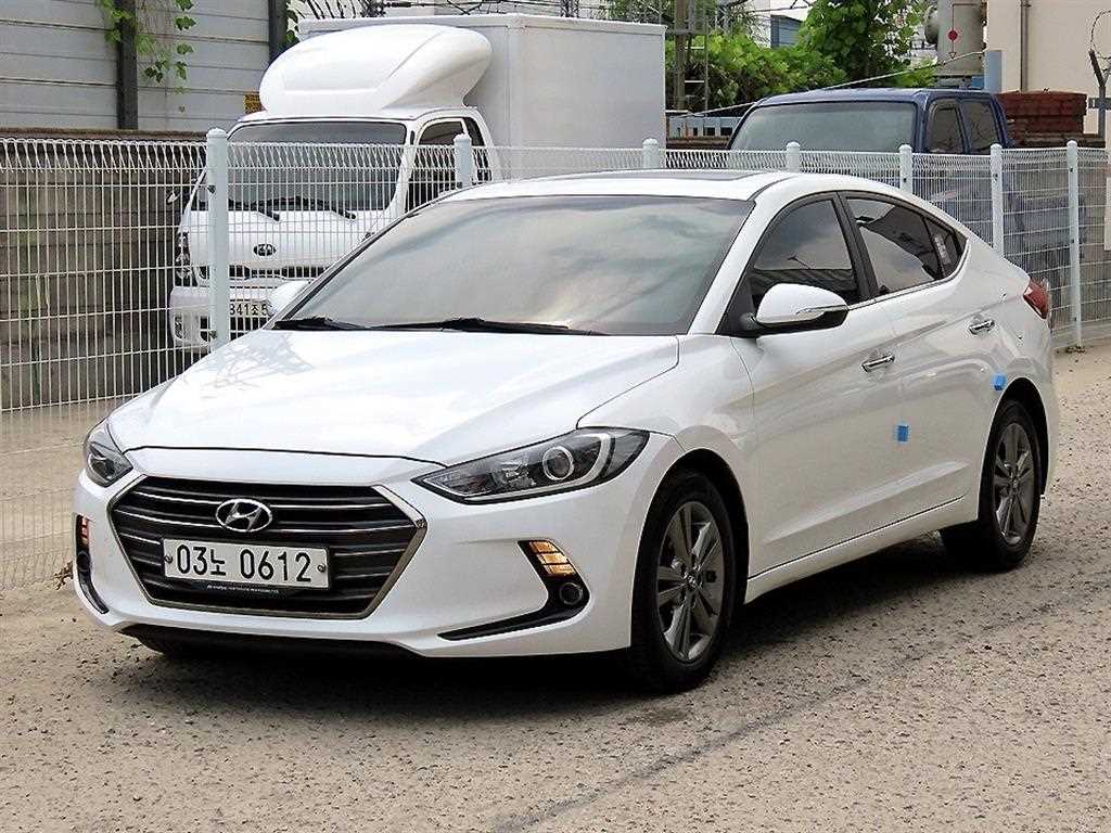 HYUNDAI Avante - Vista 2