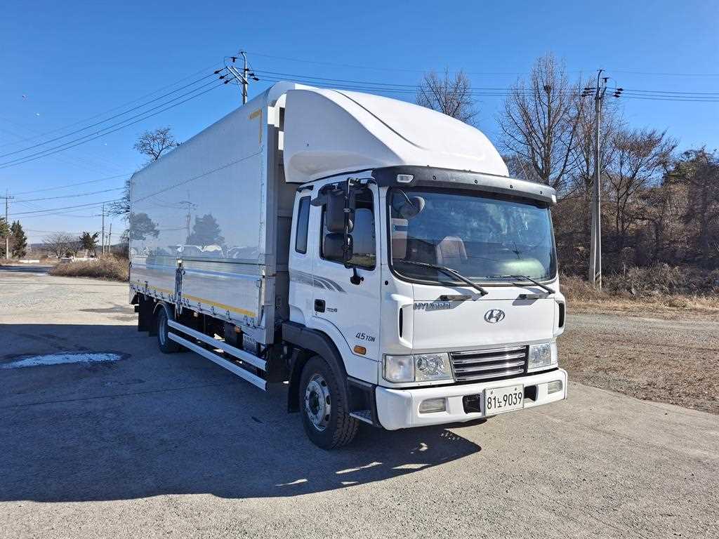 medium and large cargo truck