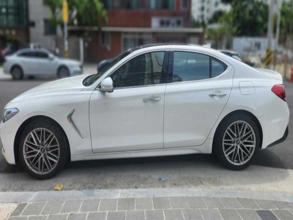 Genesis G70 - Vista 6