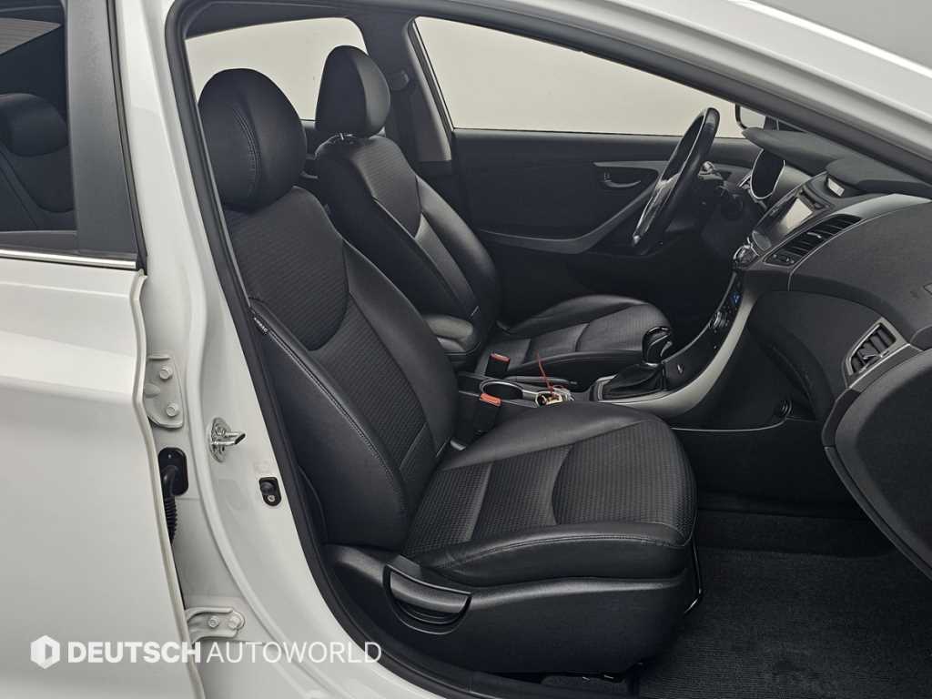 HYUNDAI Avante - Vista 12