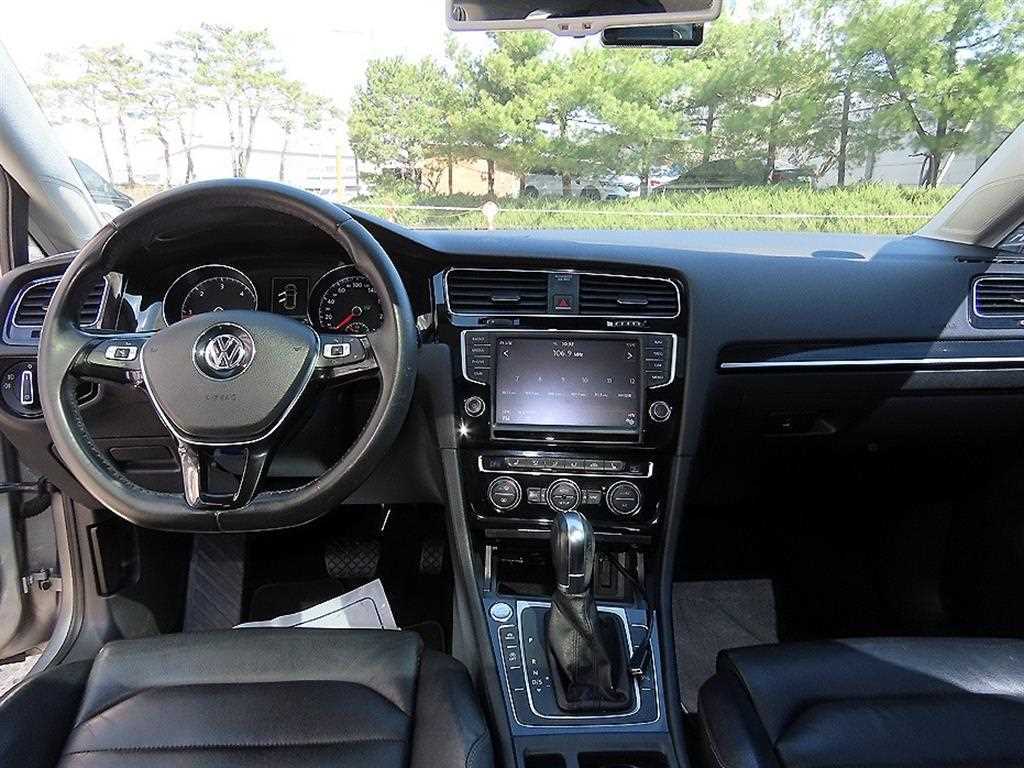 Volkswagen Golf - Vista 9
