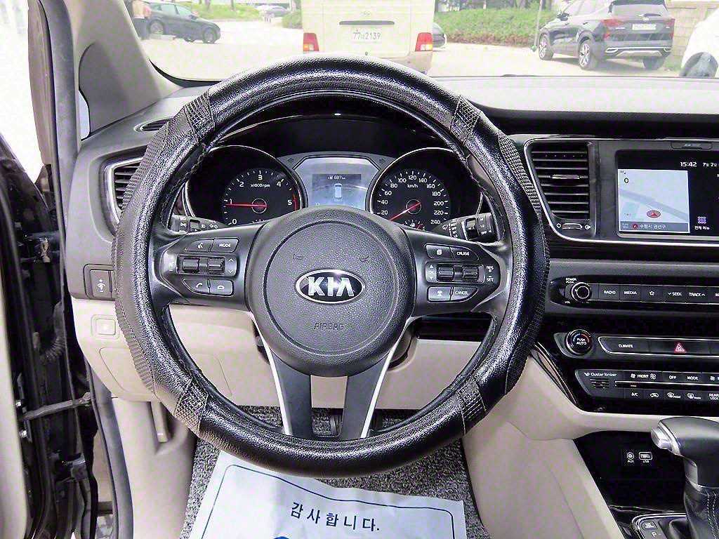 KIA Carnival - Vista 11