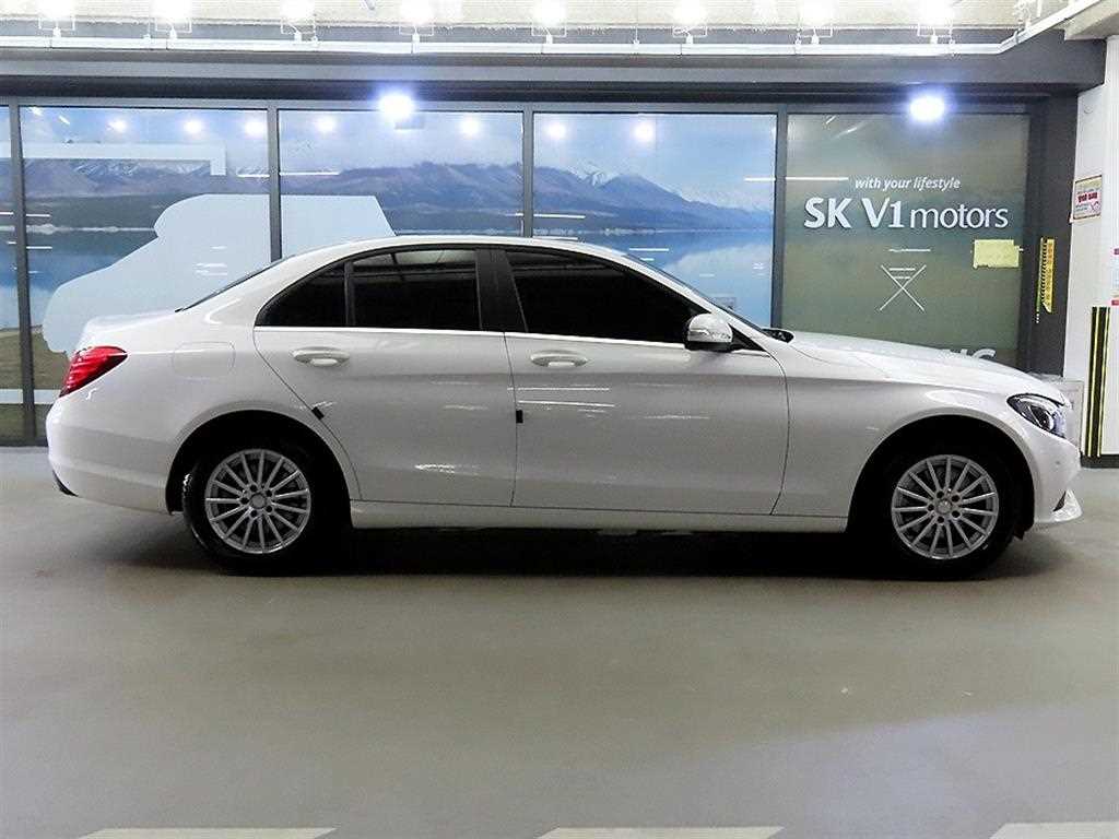 Mercedes Benz C Class - Vista 3
