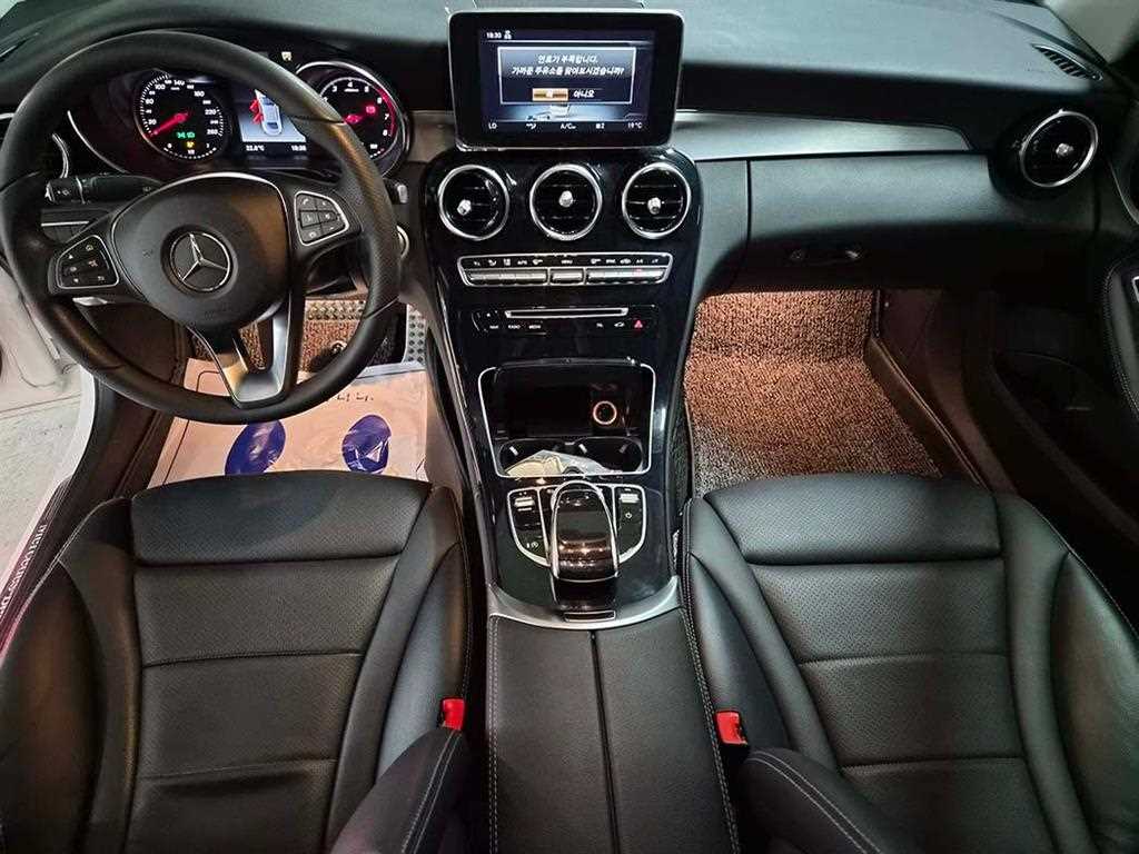 Mercedes Benz C Class - Vista 12