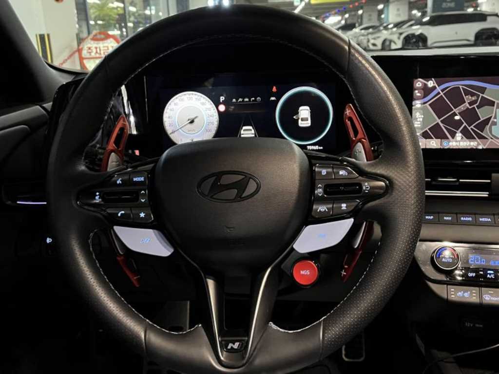 HYUNDAI Avante - Vista 12