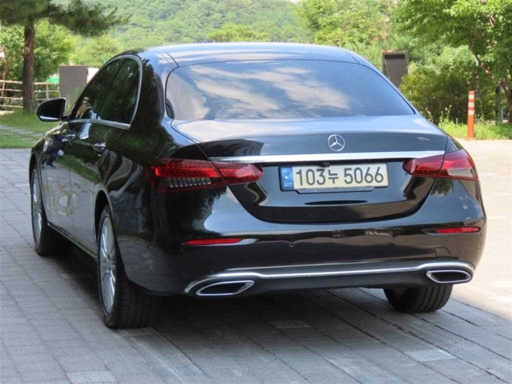 Mercedes Benz E class - Vista 6
