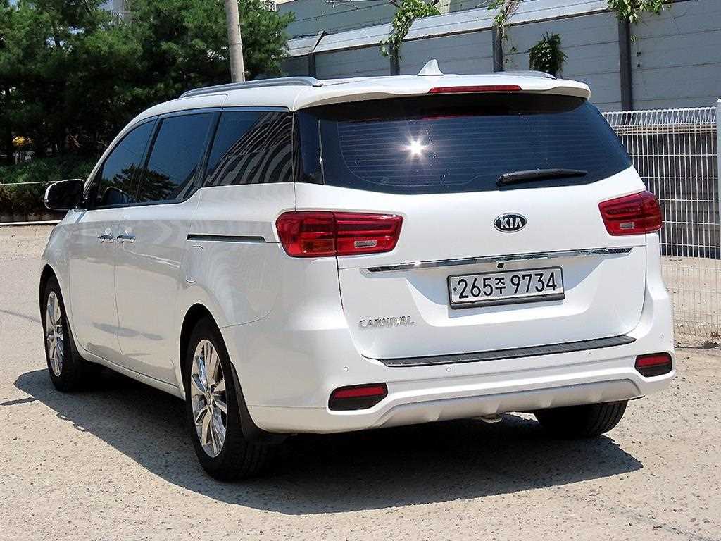 KIA Carnival - Vista 3