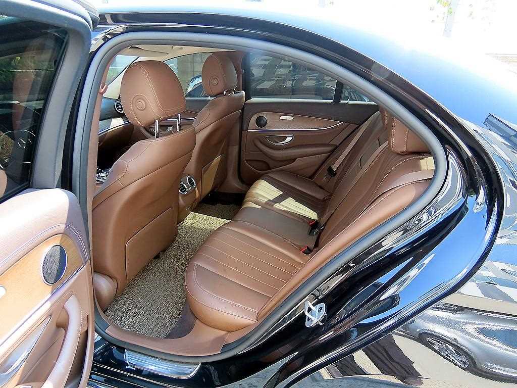 Mercedes Benz E class - Vista 8