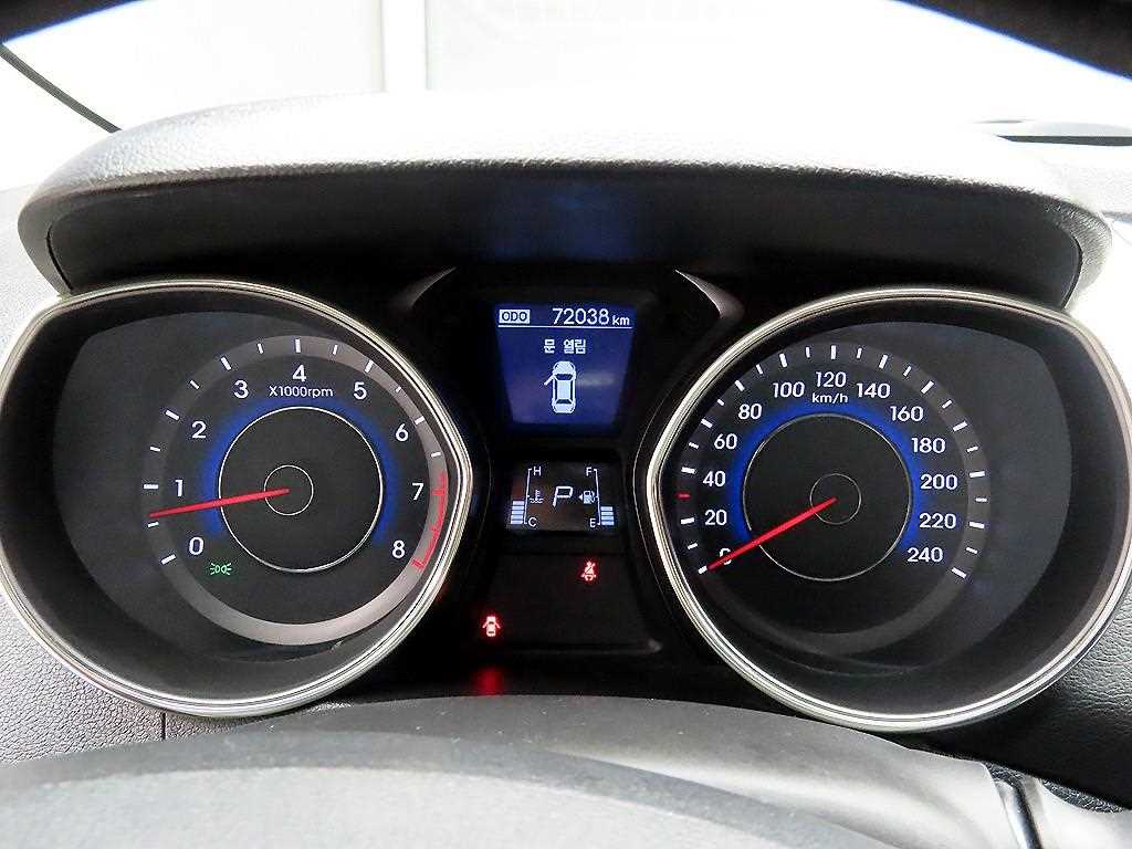 HYUNDAI Avante - Vista 10