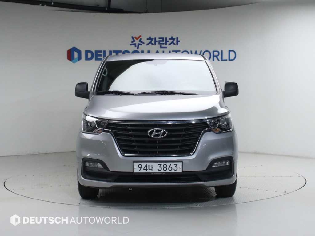 HYUNDAI Starex - Vista 3