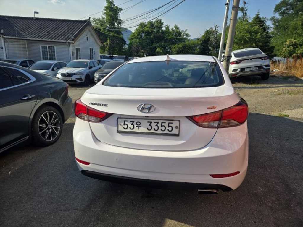 HYUNDAI Avante - Vista 8