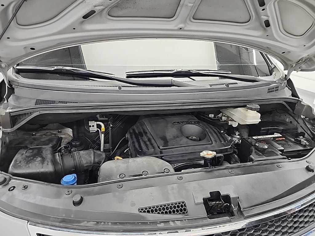 HYUNDAI Starex - Vista 7