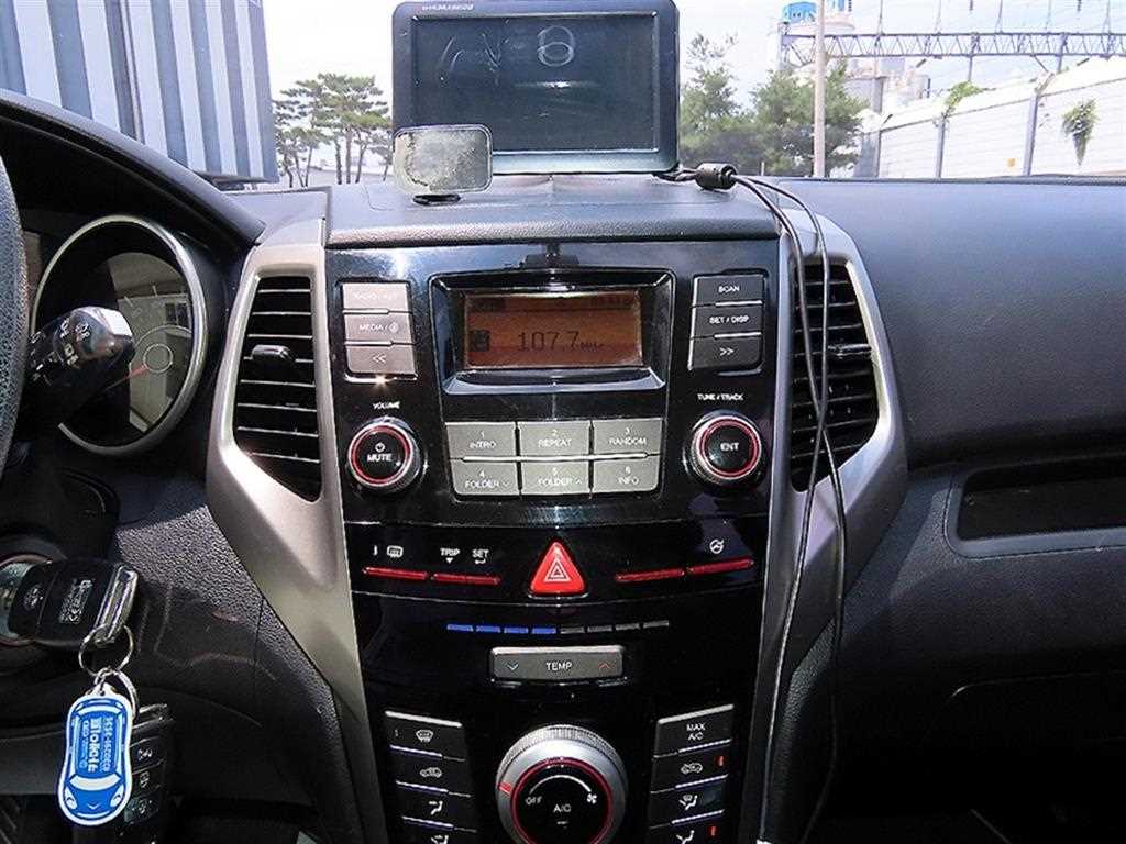 Ssangyong Tivoli 2016 Blanco - Importación desde Corea - HF Imports Iquique - Foto 15
