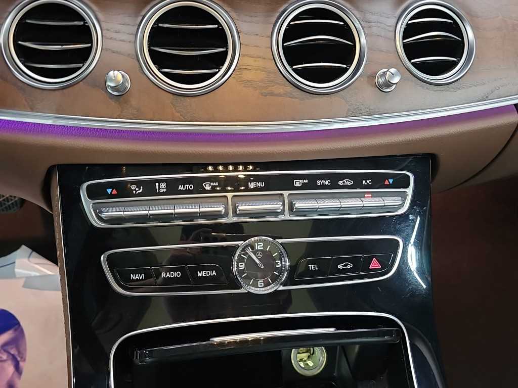 Mercedes Benz E class - Vista 12
