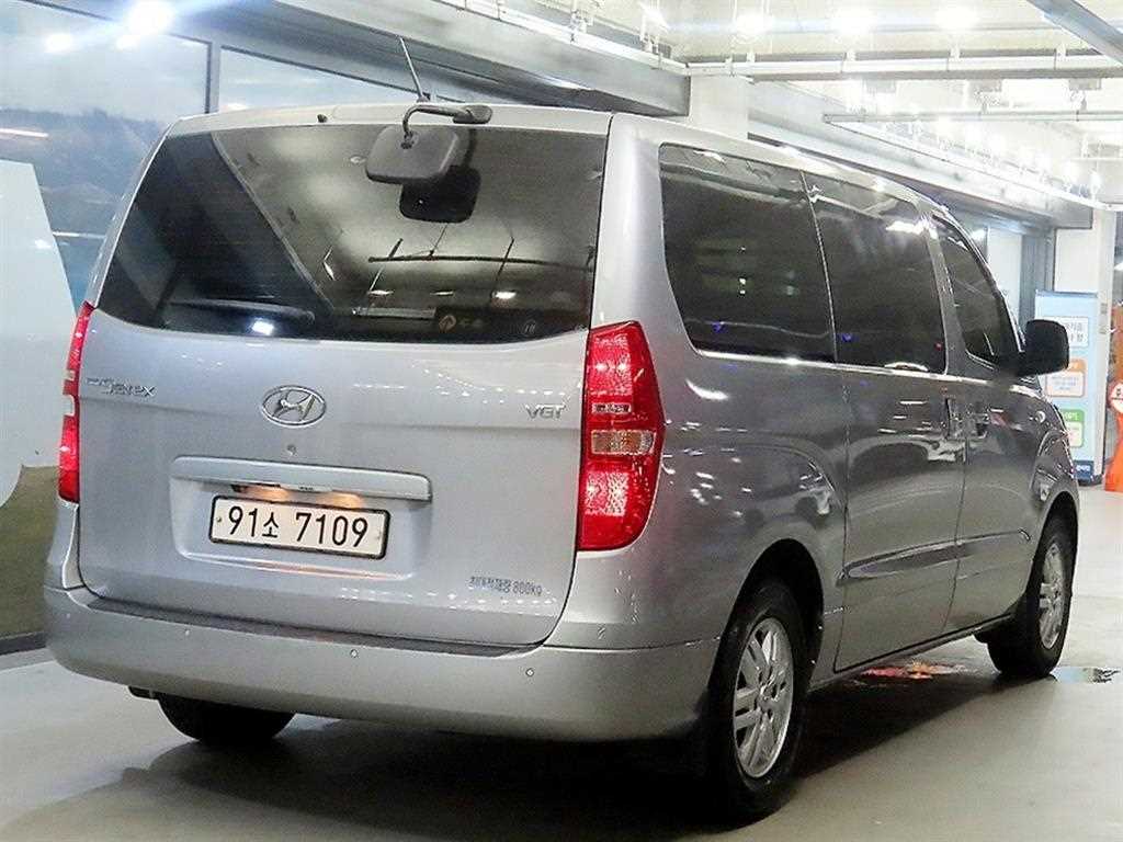 HYUNDAI Starex - Vista 6