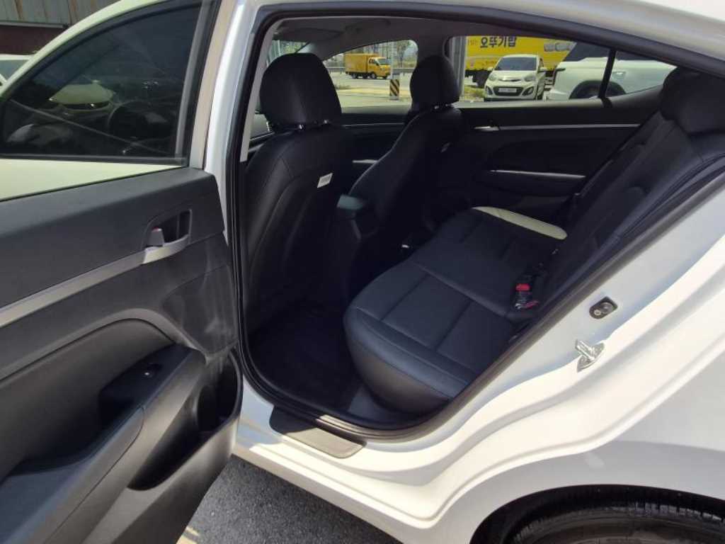 HYUNDAI Avante 2017 Blanco - Importación desde Corea - HF Imports Iquique - Foto 18